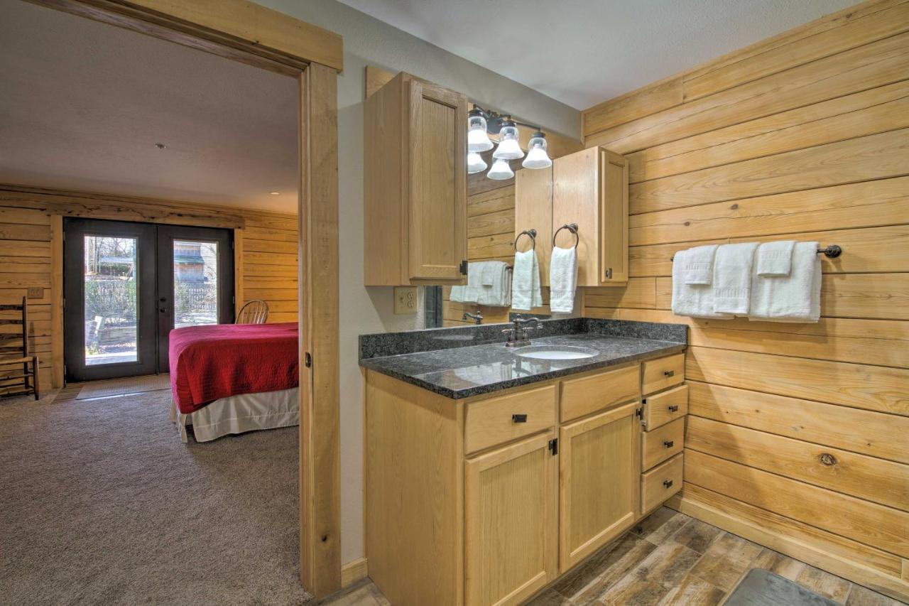 Quiet Hollister Cabin Walk To Lake Taneycomo Екстер'єр фото