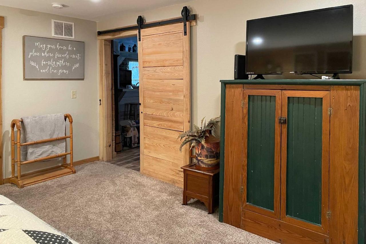 Quiet Hollister Cabin Walk To Lake Taneycomo Екстер'єр фото